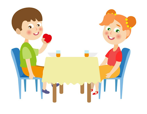 Dwoje dzieci siedzi przy stole i jedzą.