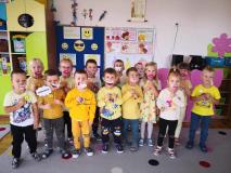 Plakaty wykonane przez dzieci z okazji Dnia Uśmiechu.