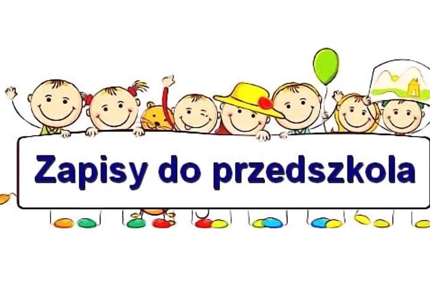 Dzieci trzymają tablice z napisem rekrutacja do przedszkola.